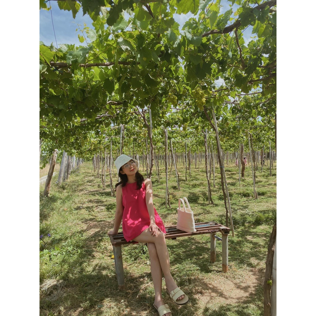 SET ÁO SÁT NÁCH HỒNG XẺ TÀ SAU NÚT BỌC + QUẦN SHORT KEM (TH)