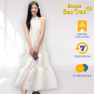 Đầm maxi trắng hoa nổi cổ yếm