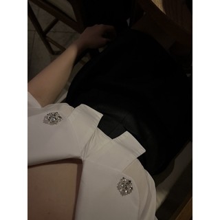 NƠ ĐÁ CÀI ÁO ĐẦM, TAG CÀI ÁO