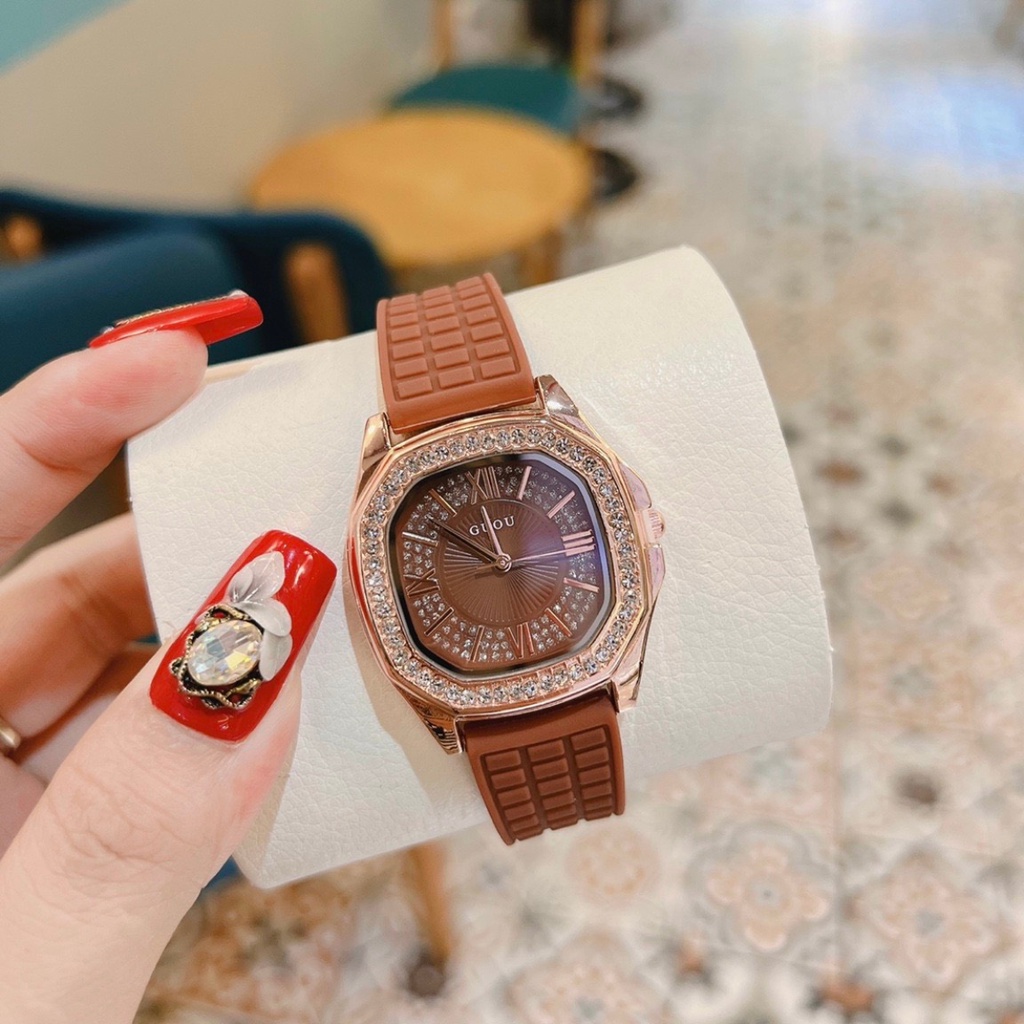 Đồng hồ nữ mặt ovan viền đá quai silicol mẫu mới 2023 siêu hot hit