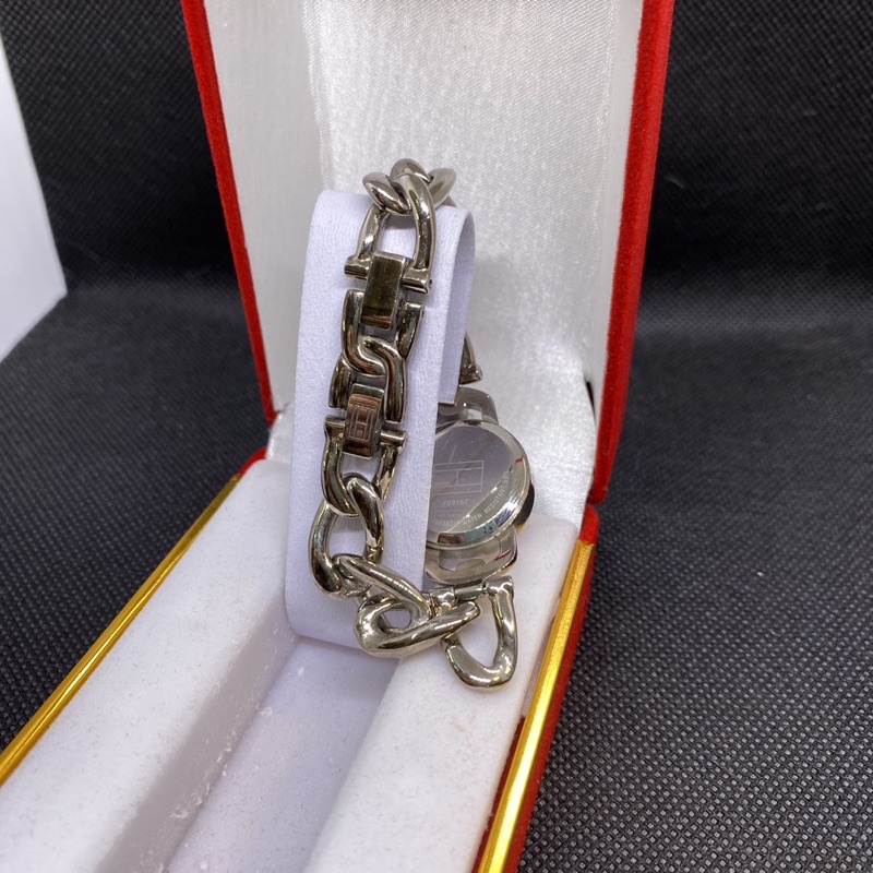 Đồng hồ si hiệu Tomm.y