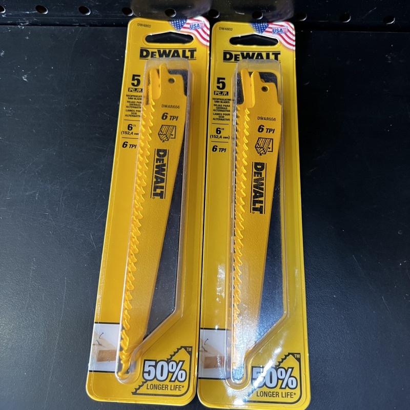Lưỡi cưa kiếm cắt gỗ có đinh 6"-152.4mm 6TPI DEWALT DW4802