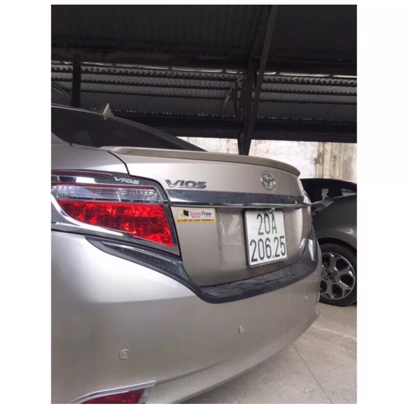 Đuôi gió vios 2014-2017 hàng mộc chưa sơn khách hàng mua về ra gara sơn theo màu của xe.