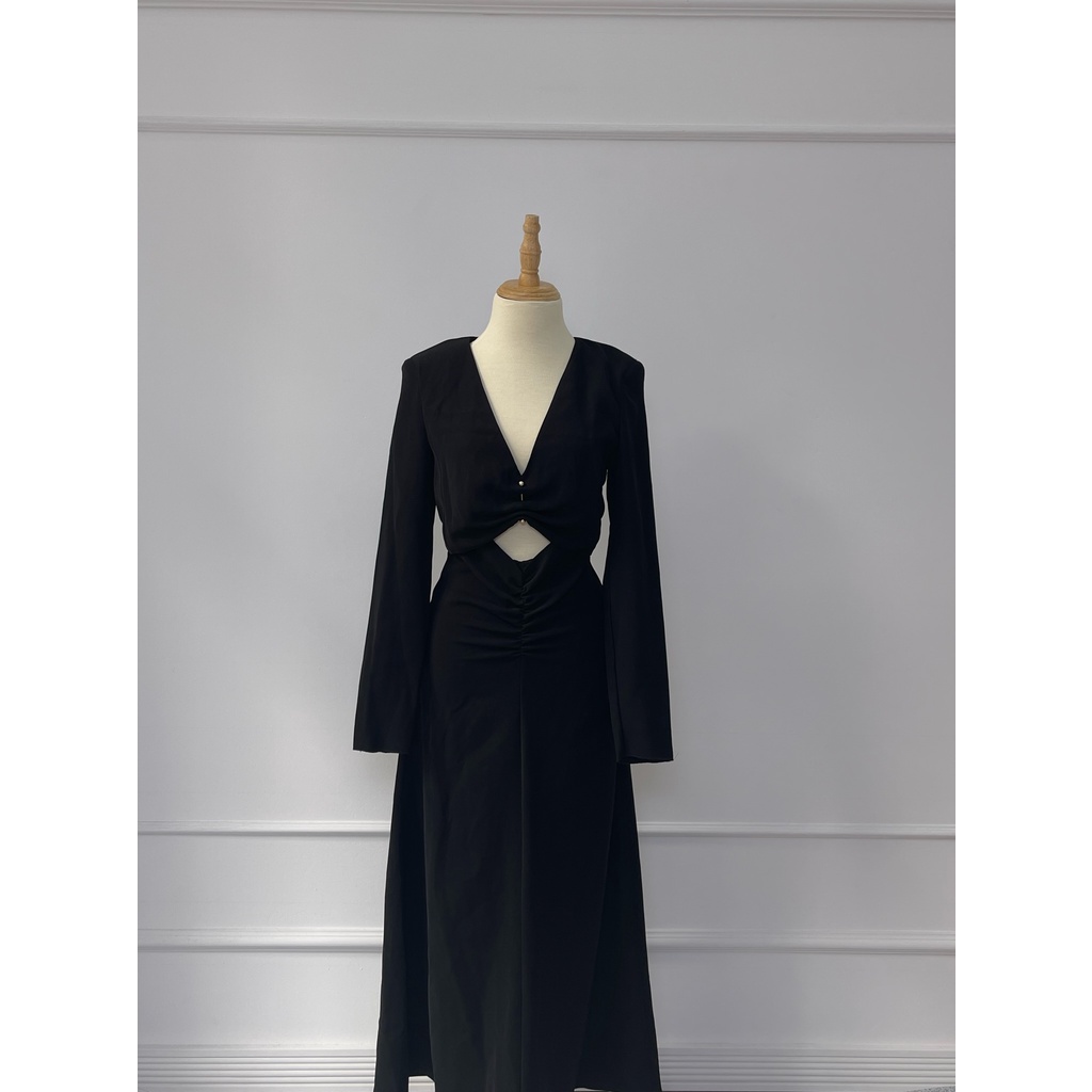 L230 Váy cổ tim hở eo MNG Hàng hiệu chính hãng thời trang nữ màu đen size XS Secondhand thanh lý ký gửi