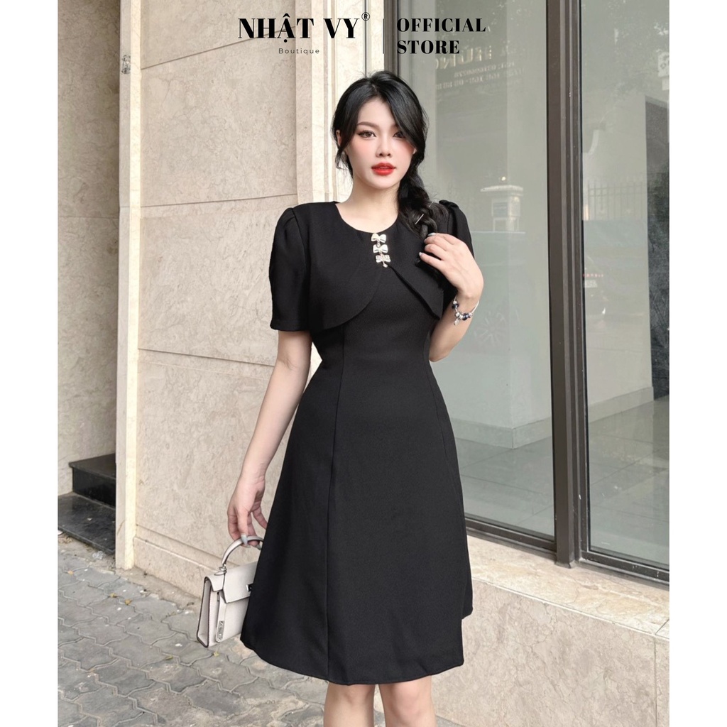 Đầm dự tiệc Nhật Vy cổ tròn phối bèo kèm cài áo nơ dáng xoè chất xốp gân phù hợp đi chơi công sở cafe - D2619