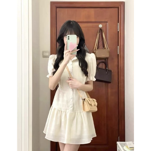 Đầm xoè dáng ngắn phong cách mùa hè