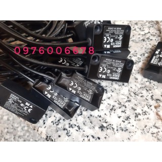 Tháo máy công tắc cửa không tiếp điểm omron d40a-1c5 d40a-1c2