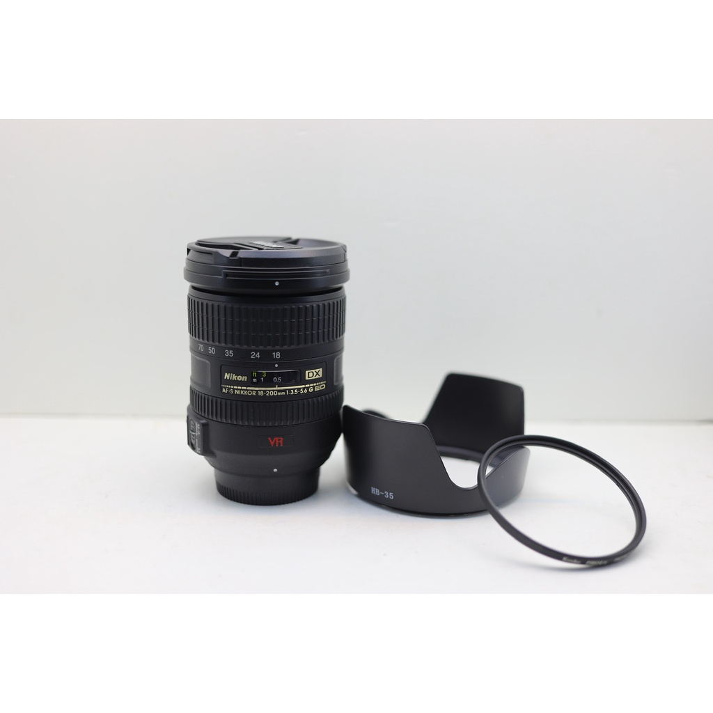 Ống kính Nikon 18-200 VR