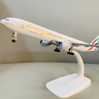 Mô hình máy bay emirates airlines có bánh xe tỉ lệ 20cm kèm đế dùng trưng bày chuẩn đẹp / mô hình máy bay trưng bà