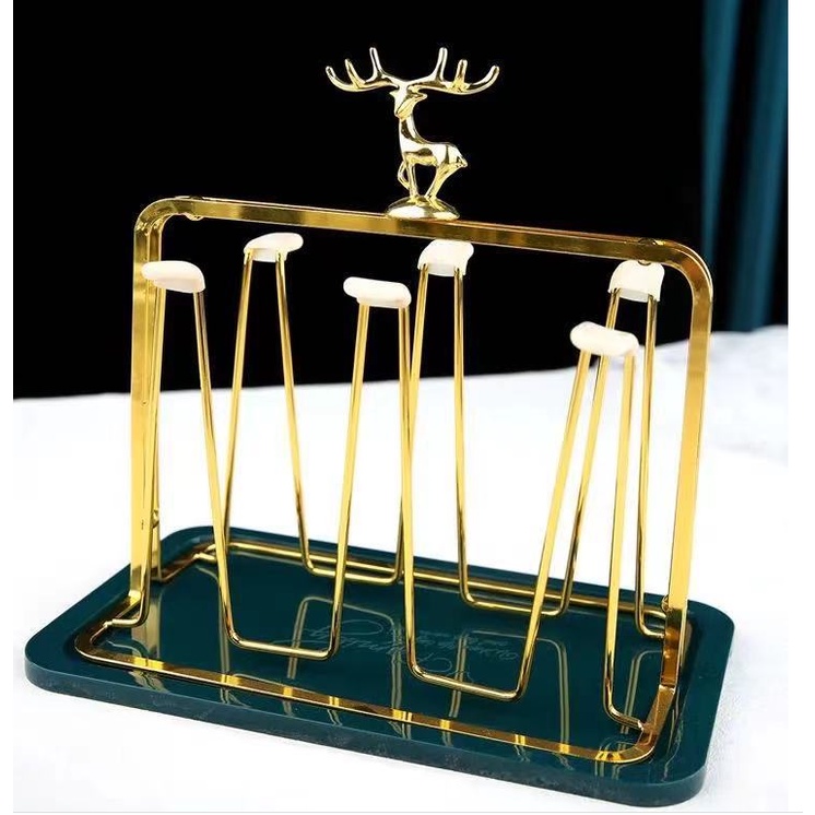 khay úp cốc để bàn uống nước được mạ vàng cao cấp. Gía úp cốc mạ vàng hình hươu kèm khay hứng nước, tiện dụng