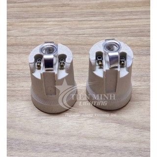 Đui đèn E27 bằng sứ chịu nhiệt, đồng mạ niken đảm bảo chịu tải tốt, chống oxy hóa