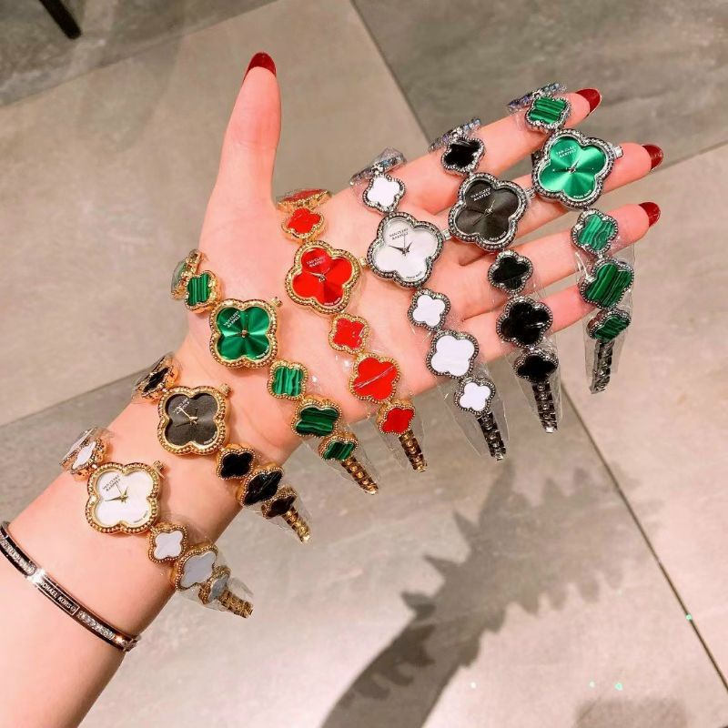 HOT NEW 2022 - Đồng Hồ Nữ V.Cleef Dạng Lắc Tay Xinh Xắn
