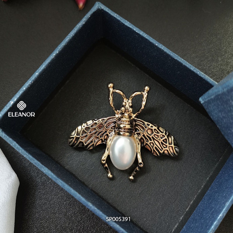 Ghim cài áo nữ Eleanor Accessories hình con bọ hung đính ngọc trai nhân tạo phụ kiện trang sức sang trọng 5391