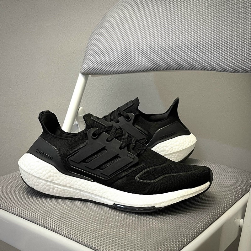 Giày ultraboots 22 black DG8866