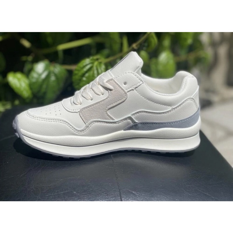 Giày sneacker nữ hack dáng