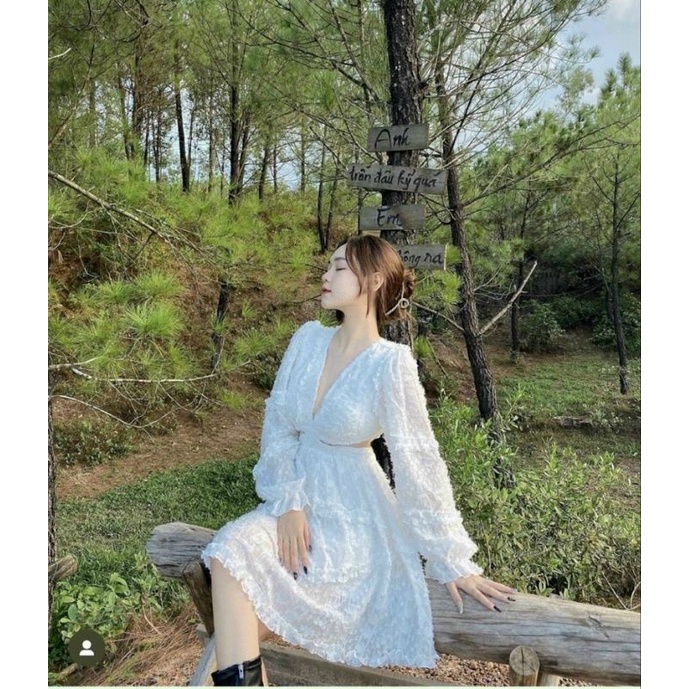 ĐẦM TRẮNG LÔNG CỔ V VŨ CUT - OUT EO