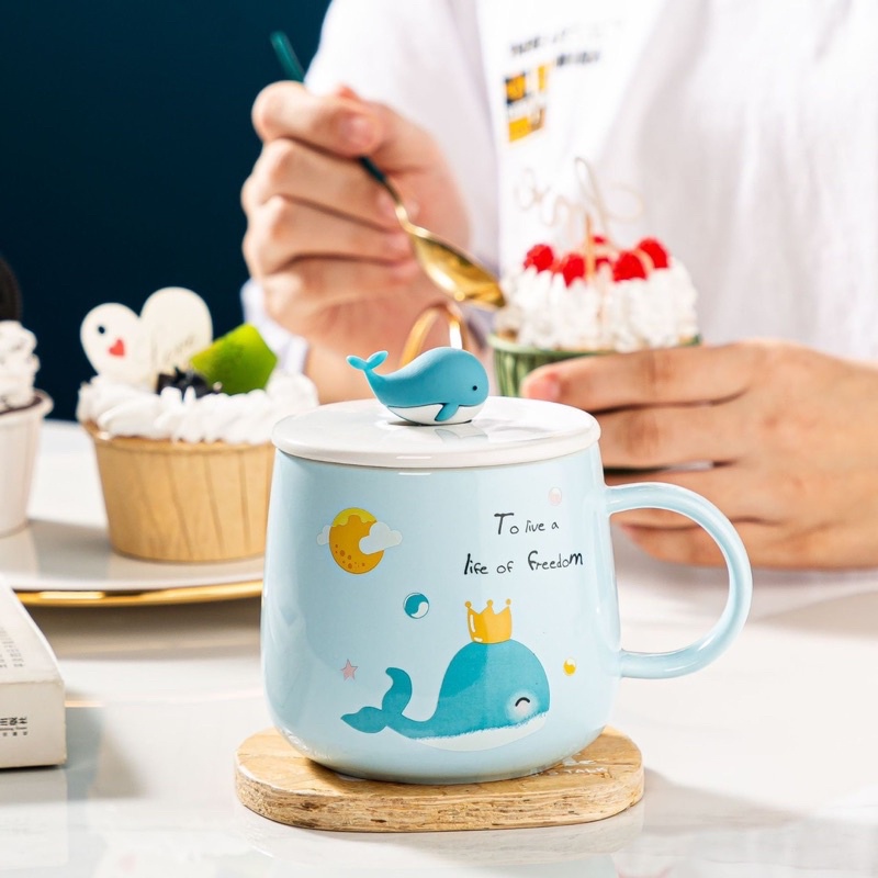 Ly cốc sứ hình cá voi xanh trắng (có nắp kèm thìa cá voi) dễ thương dùng uống nước, pha trà, pha cà phê