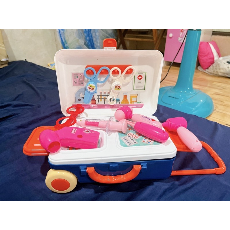 Bộ đồ chơi bác sỉ và bộ đồ chơi bếp cho bé