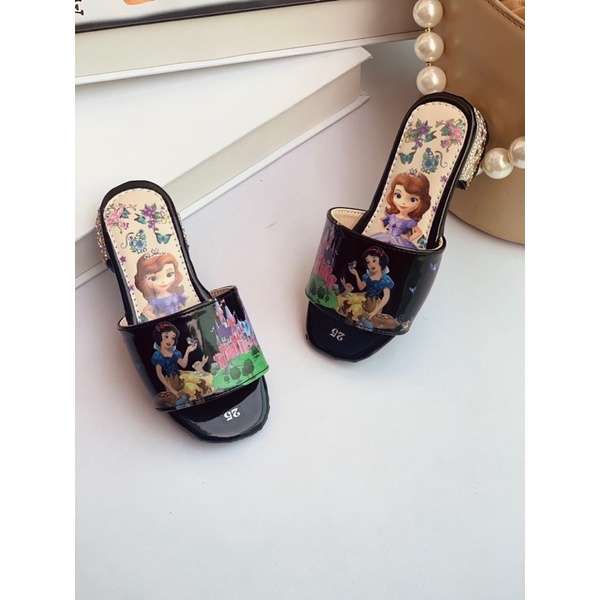 Dép lê trẻ em hoạ tiết gót đẹp