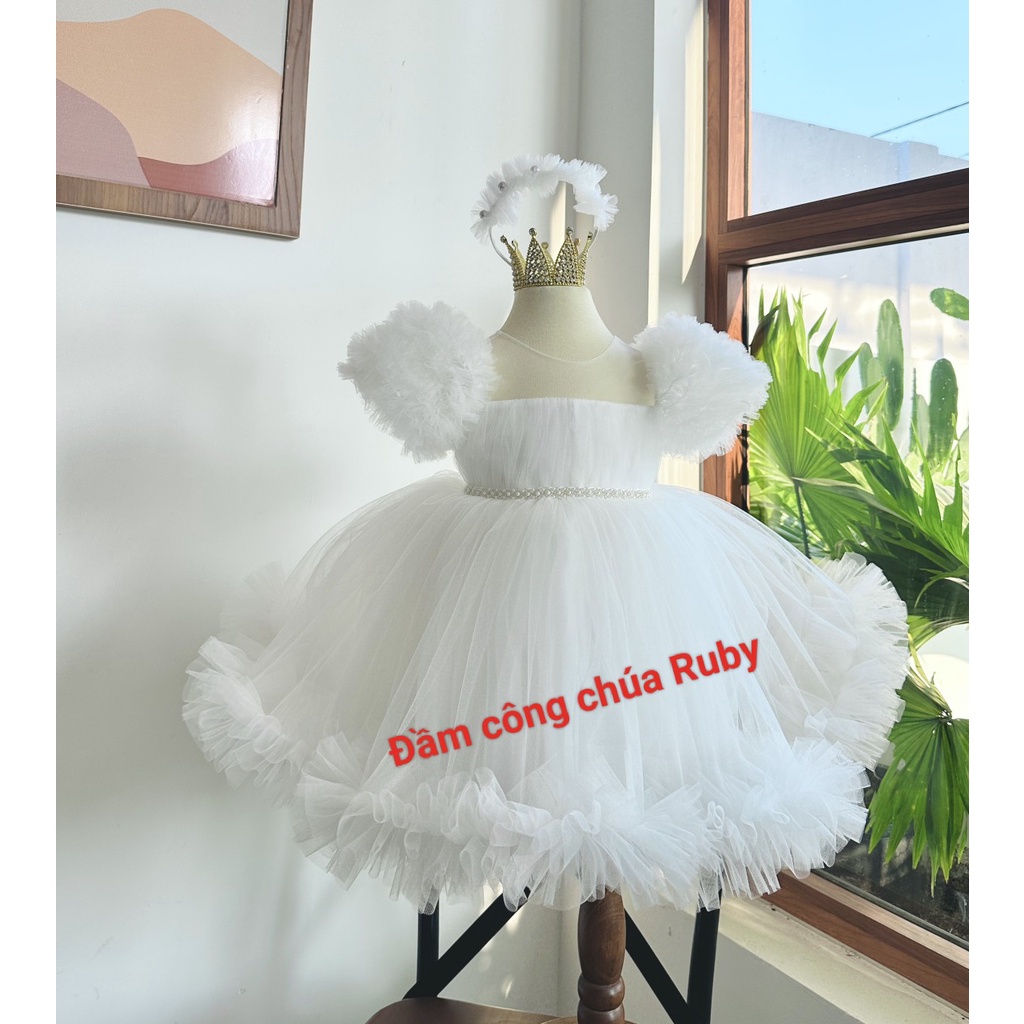 Đầm ren phồng tay bồng