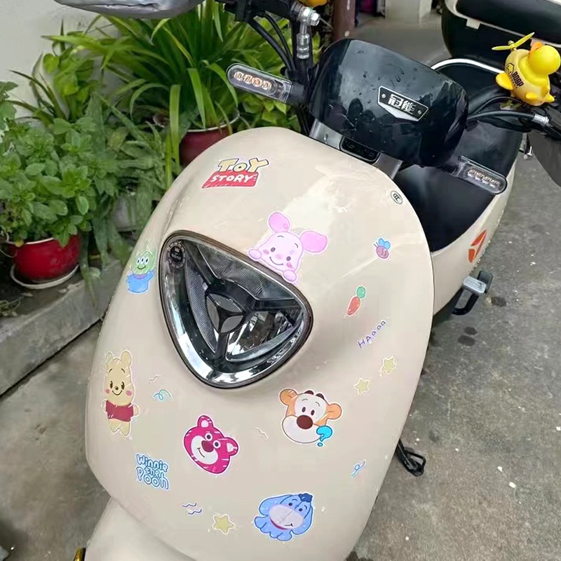 Decal gấu dâu Lotso dán trang trí phụ kiện, xe, điện thoại, laptop, nón bảo hiểm