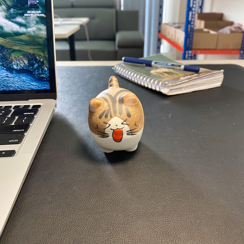 Mèo gốm vẽ tay trang trí bàn làm việc, bàn học