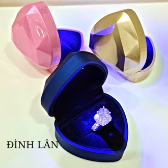 Hộp nhẫn trái tim có đèn, hộp tặng nhẫn có đèn led