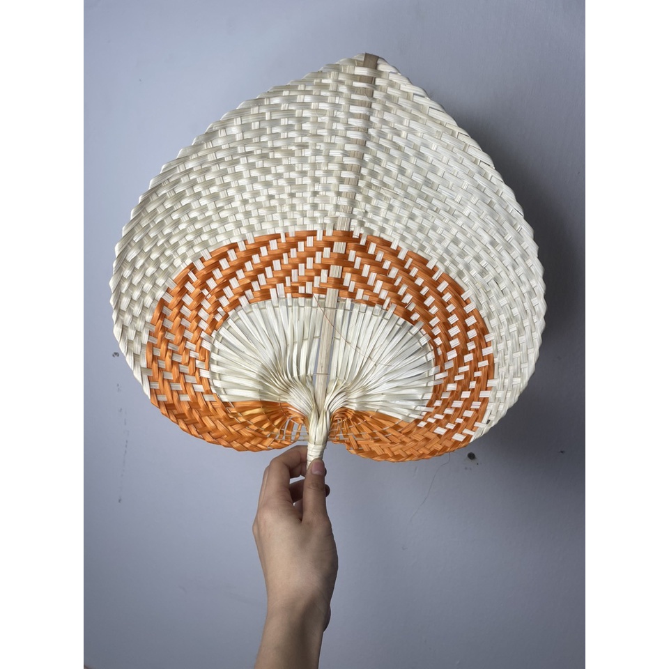 Quạt lá đè màu cam+ trắng các size khác nhau làm đồ lưu niệm
