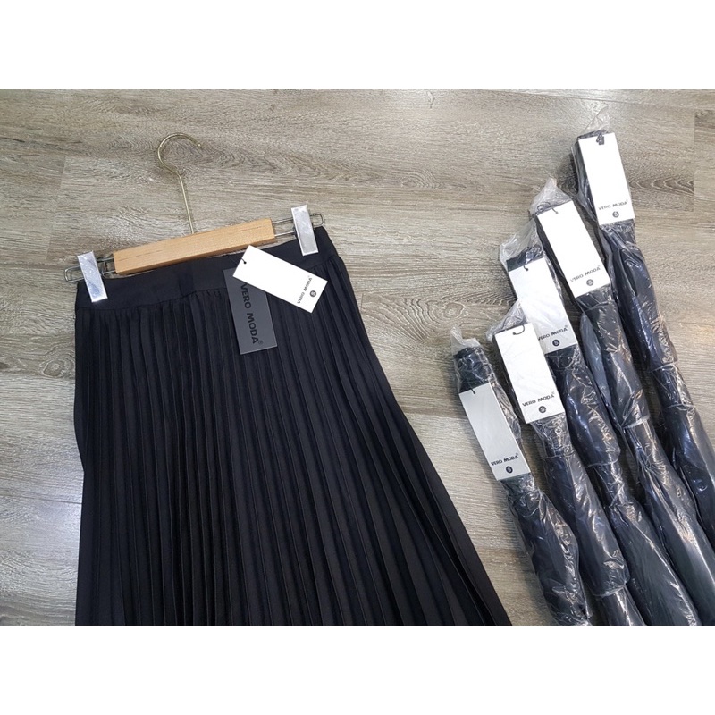 Chân váy VERO dập ly