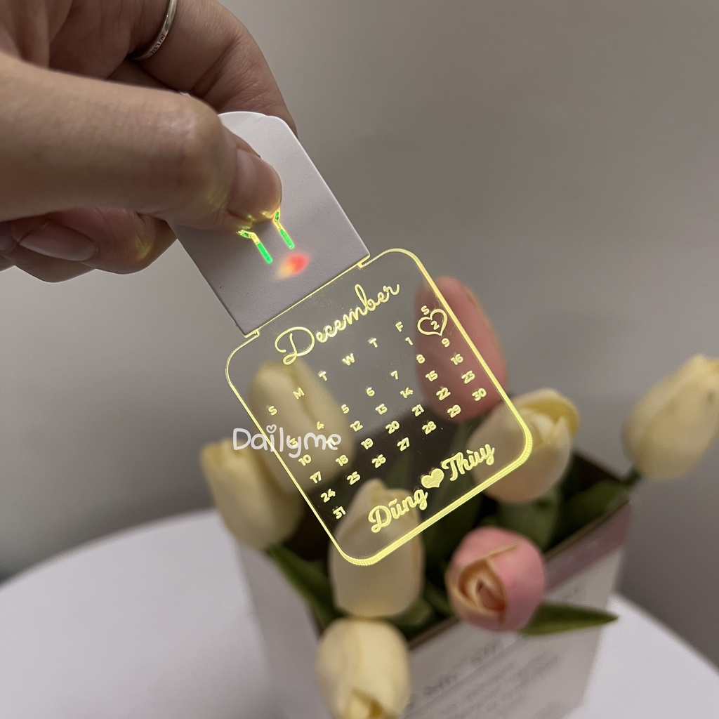 Móc Khóa Đèn Led Khắc Ngày Tháng Kỉ Niệm Thêm Tên Theo Yêu Cầu - Dailyme