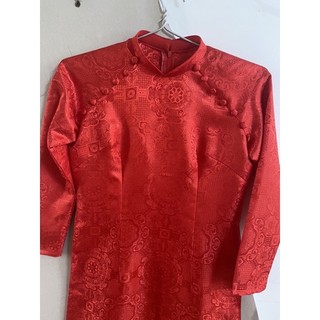 Áo dài gấm đỏ kèm quần