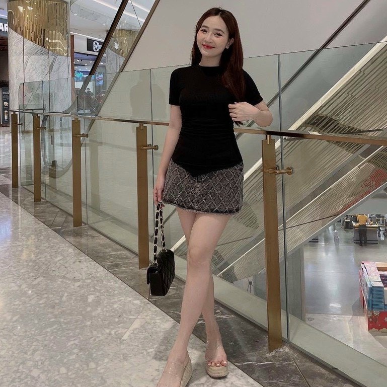 Áo kiểu tay ngắn nhúm sườn nhọn tà ôm body cực xinh , chất thun bozip mềm mát