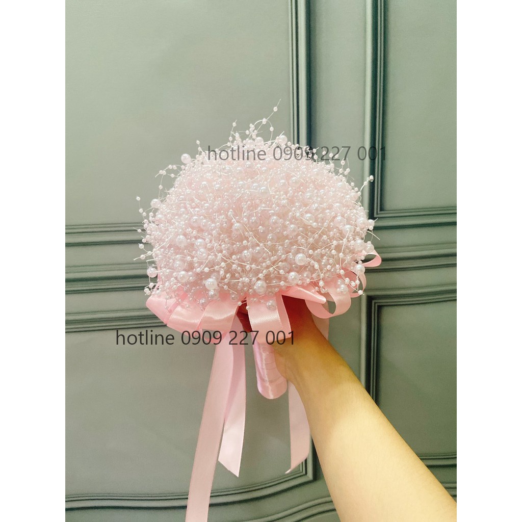 - BÓ HOA CƯỚI CẦM TAY CÔ DÂU HẠT CƯỜM HẠT TRAI MÀU HỒNG RUY BĂNG MÀU HỒNG XINH XẮN HOA CƯỚI GIÁ RẺ