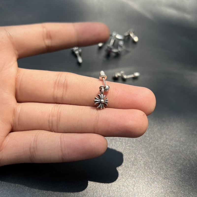 Bông tai chromehearts