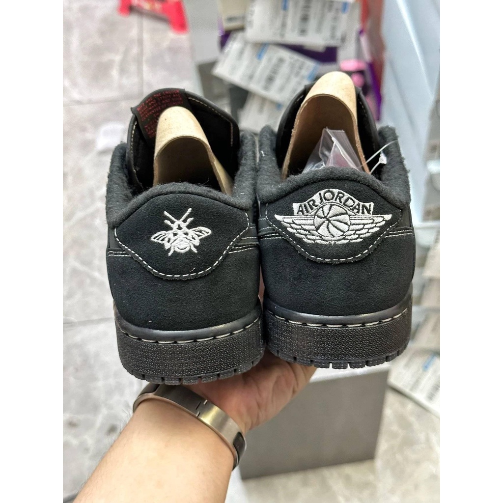 TRAVIS SCOTT x  AIR JORDAN 1 LOW OG “BLACK PHANTOM”