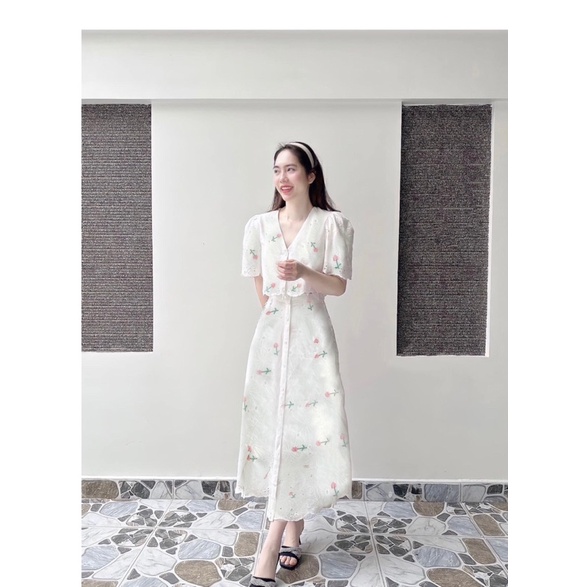 Set áo croptop tay kèm chân váy xô thêu màu trắng