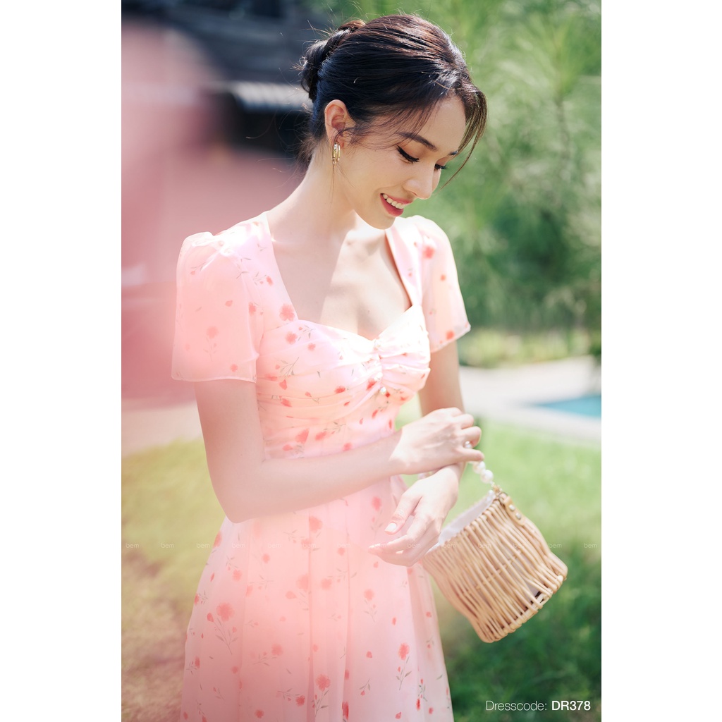 ĐẦM HOA NHÍ Hồng Đào Tay Hến Cách Điệu Đề Cúp BEM Studio (DR378)