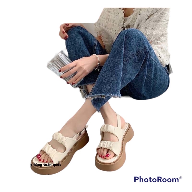Giày Sandal Đế Dày Hở Ngón Quai Nhún Bèo  Phong Cách Hàn Quốc Thời Trang Mùa Hè Màu Đen 2022 Dành Cho Bạn Nữ