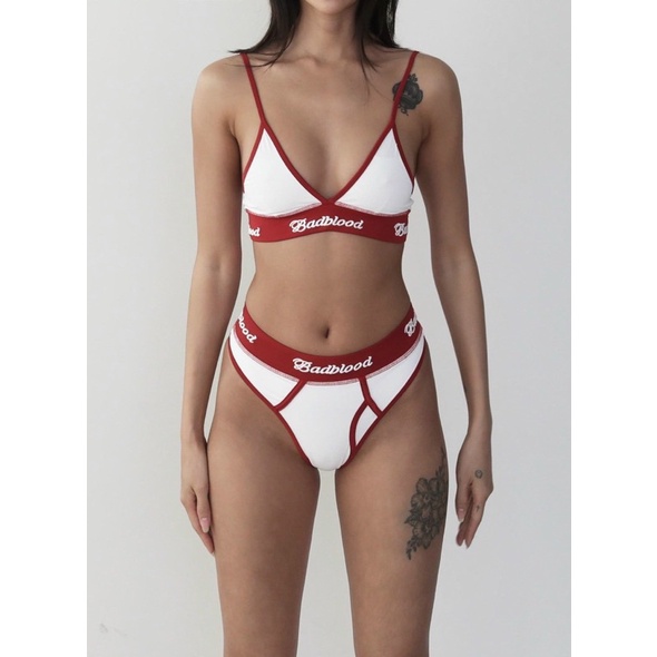 Bikini trắng viền đỏ in chữ cá tính-Komistore