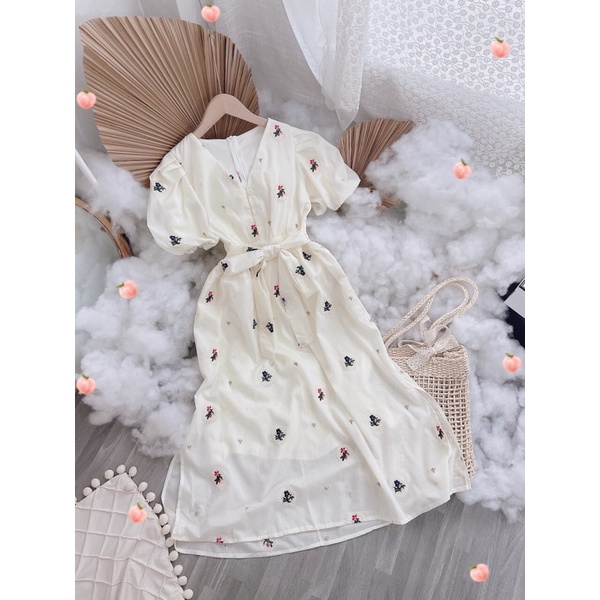 ĐẦM NUDE THÊU HOA CỔ V THẮT EO XOÈ