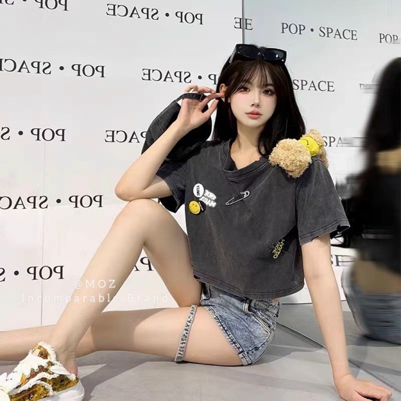 Áo croptop 13de marzo rách đính gấu bông gim sticker