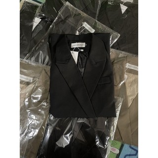 DT02 (SẴN) ÁO KHOÁC BLAZER CÓ ĐỆM VAI 2 CÚC NGANG