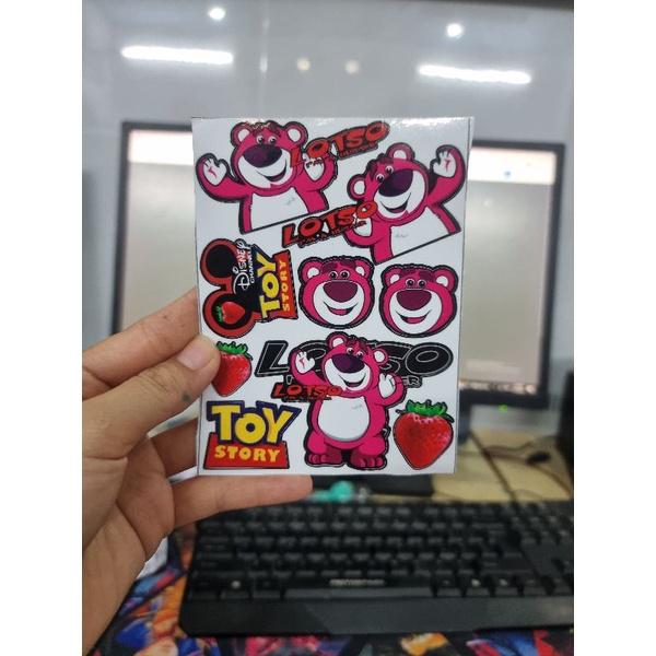Tem logo sticker gấu dâu hồng mini dễ thương trang trí xe