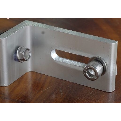 Chân chữ L mái tôn gắn tấm pin mặt trời