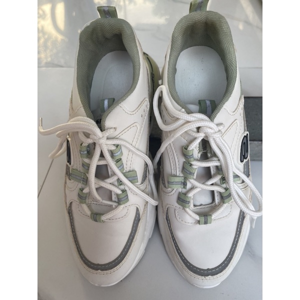 Pass giày sneaker size 38