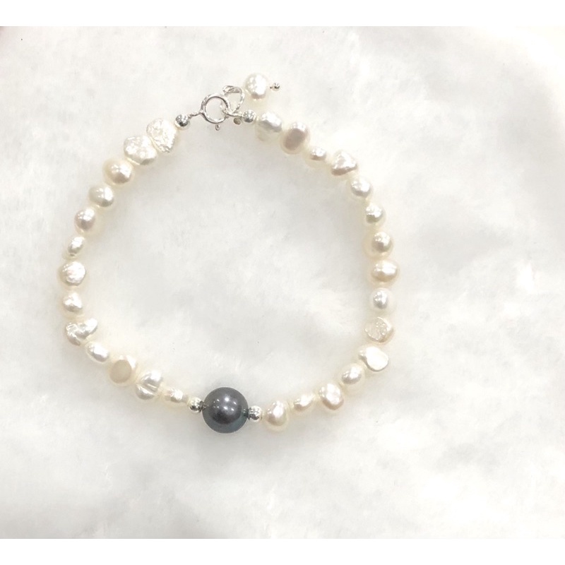 Vòng tay hạt dị 6ly mix màu đen