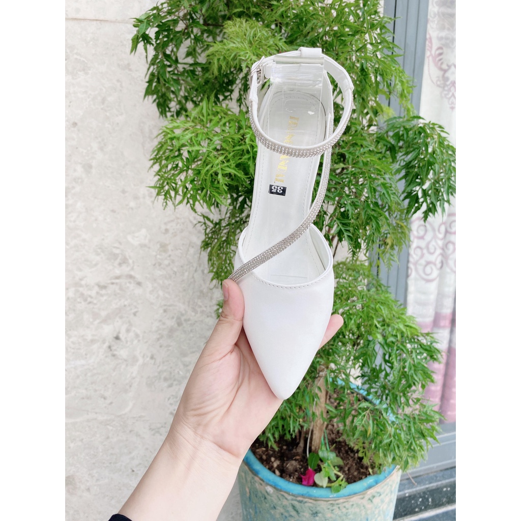Giày cao gót bít mũi dây đá chéo 8.5cm