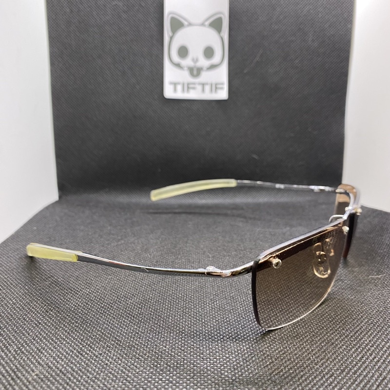 Kính si nhật phong cách Y2k