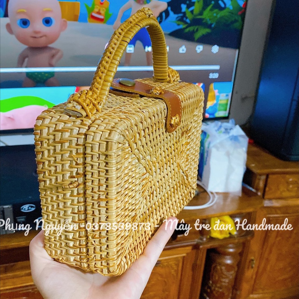 Túi xách mây tre đan, hình chữ nhật, có quai sách, kích thước 19x13h7, khóa bấm