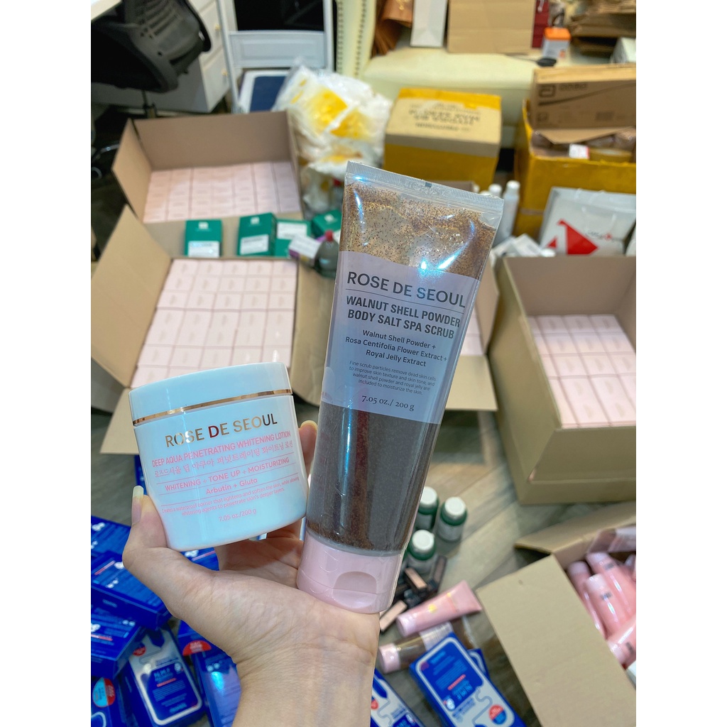 Combo tẩy da chết và kem body Rose De Seoul chăm sóc da từ sâu bên trong, loại bỏ tế bào chết hũ 200g